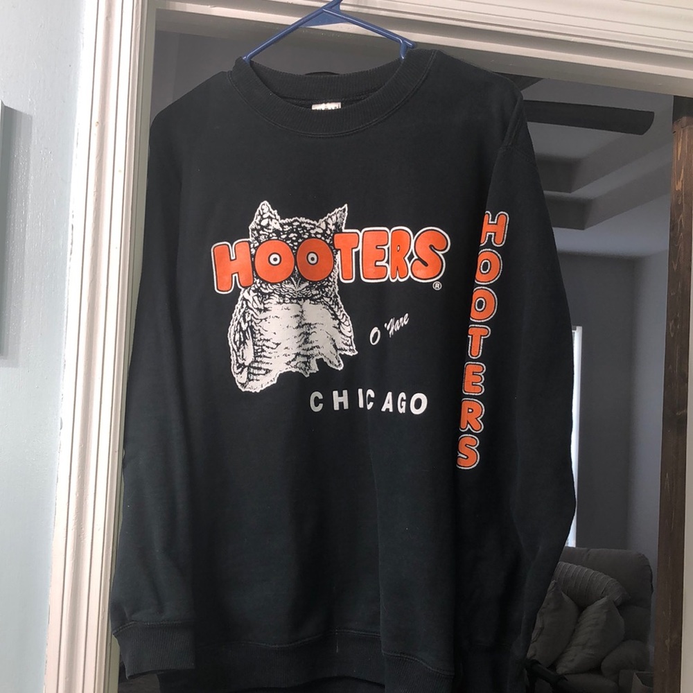 Hooters Chicago crew neck pullover sweater Sz. S